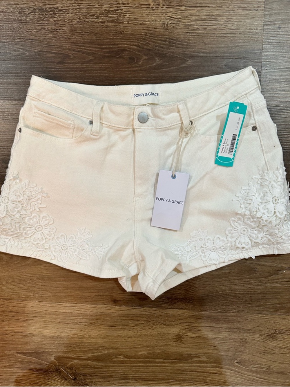 POPPY & GRACE Appliqué Short - White -Size 30